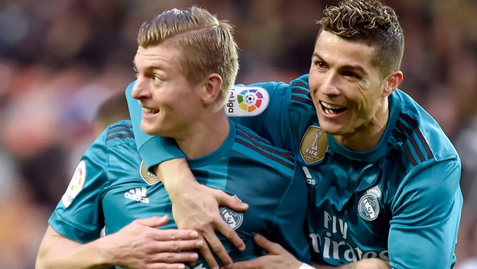 Kroos tự chế giễu mình khi nhắc đến kỷ lục 900 bàn của Ronaldo